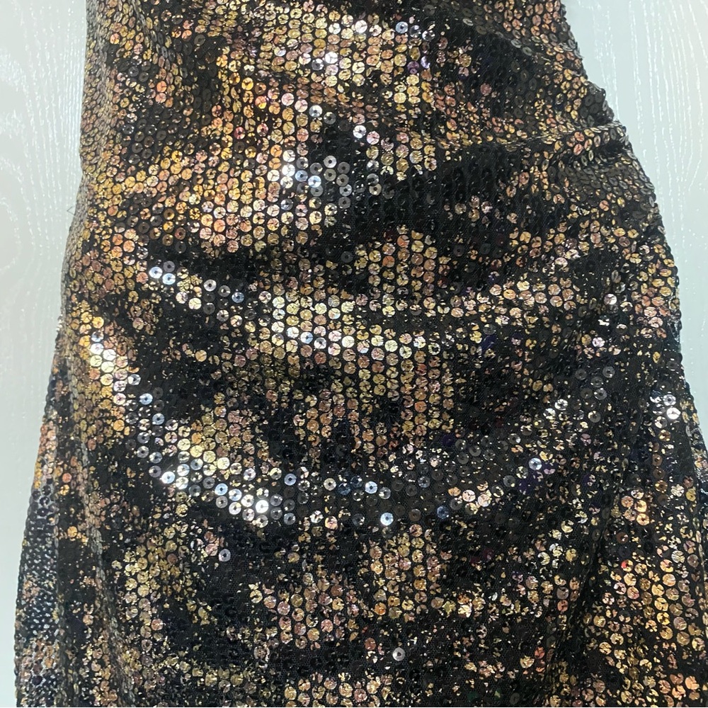 One Shoulder Black and Gold Sequin Dress Badgely Mischka - Picture 5 of 9
